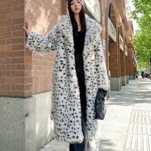NWOT Luxury Faux Snow Leopard Below Knee High End Coat.